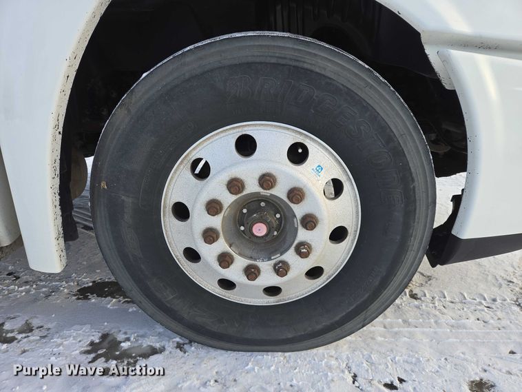 image for item EB1259 2015 Freightliner Cascadia semi truck