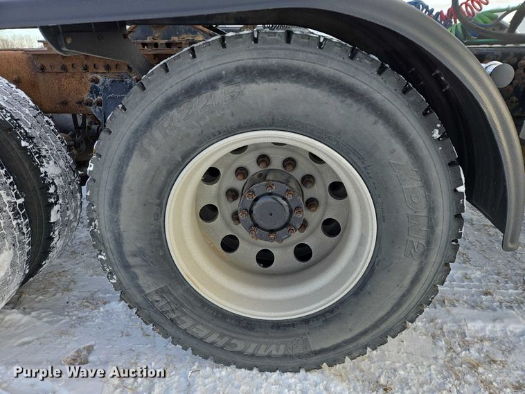 image for item EB1259 2015 Freightliner Cascadia semi truck