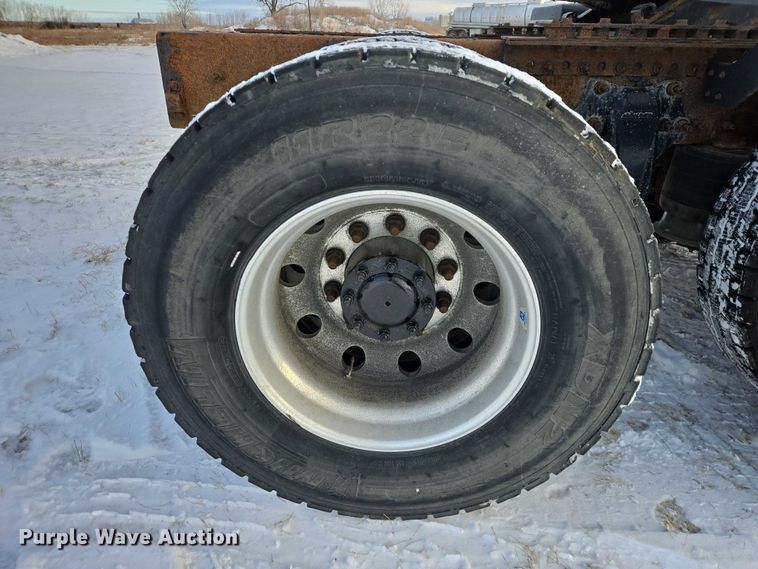 image for item EB1259 2015 Freightliner Cascadia semi truck