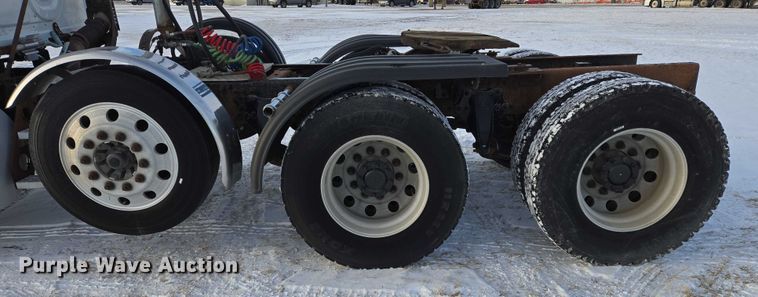 image for item EB1259 2015 Freightliner Cascadia semi truck