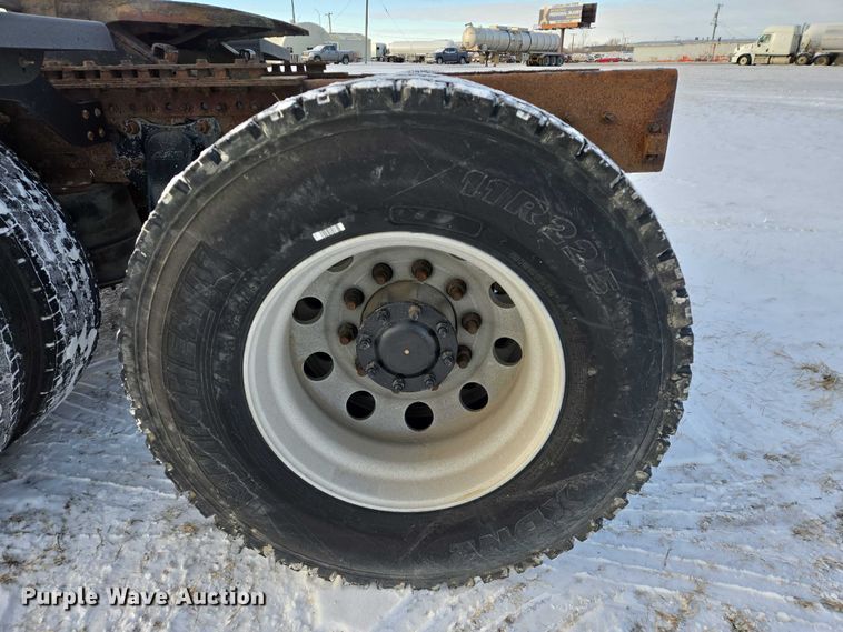 image for item EB1259 2015 Freightliner Cascadia semi truck