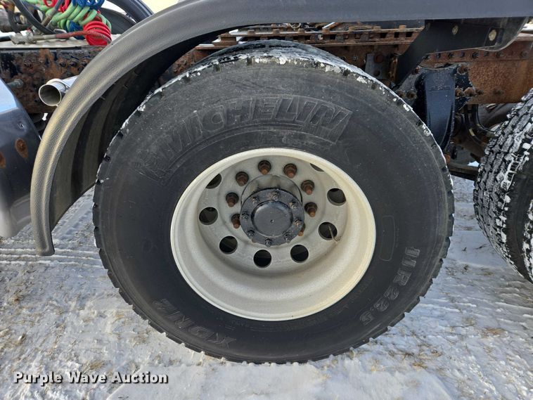 image for item EB1259 2015 Freightliner Cascadia semi truck