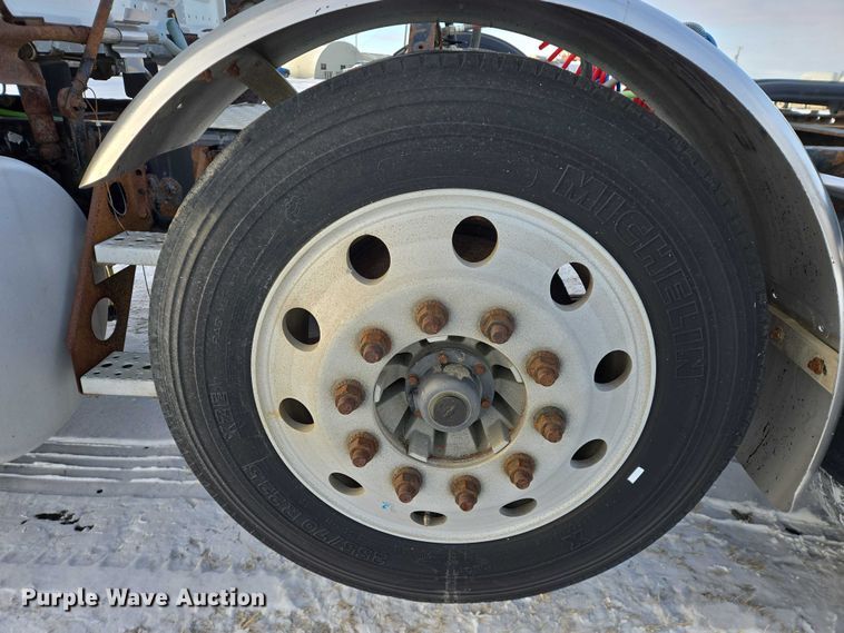 image for item EB1259 2015 Freightliner Cascadia semi truck