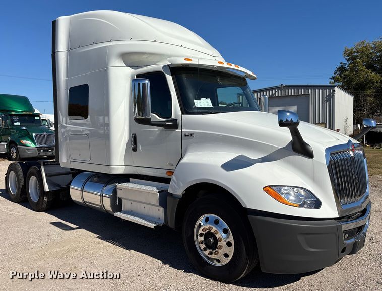 image for item EC3903 2020 International LT625 semi truck