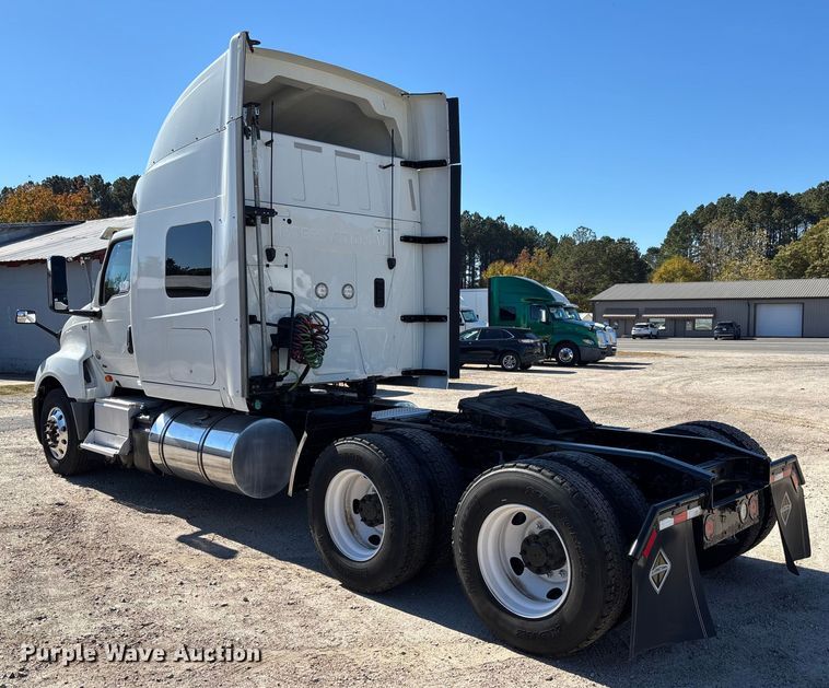 image for item EC3903 2020 International LT625 semi truck