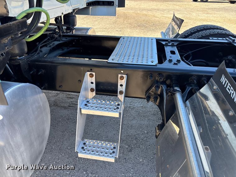 image for item EC3903 2020 International LT625 semi truck