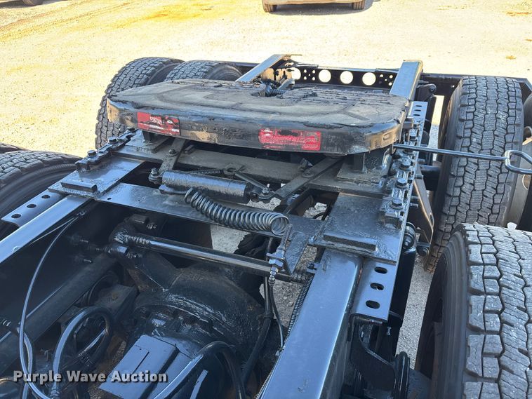 image for item EC3903 2020 International LT625 semi truck