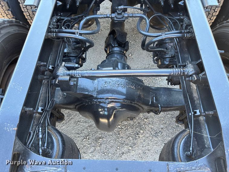 image for item EC3903 2020 International LT625 semi truck