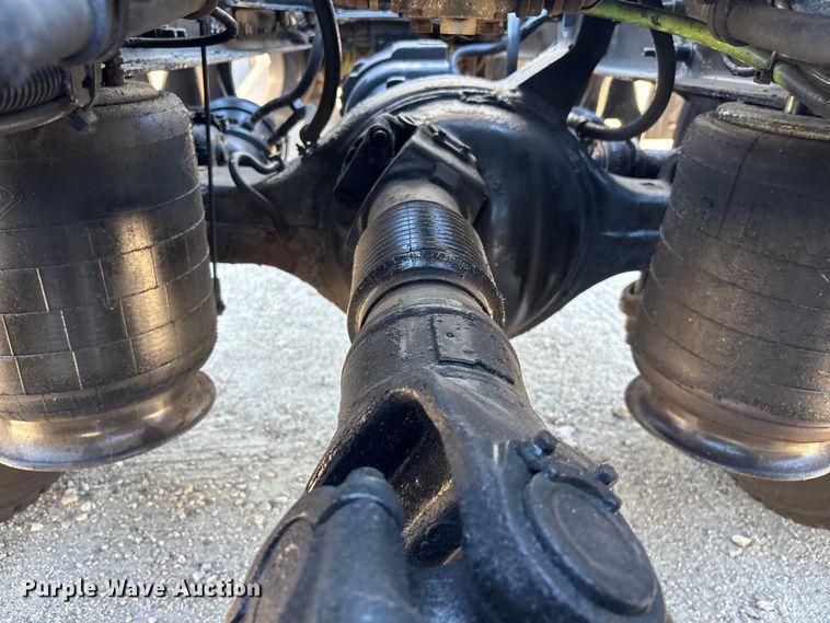 image for item EC3903 2020 International LT625 semi truck