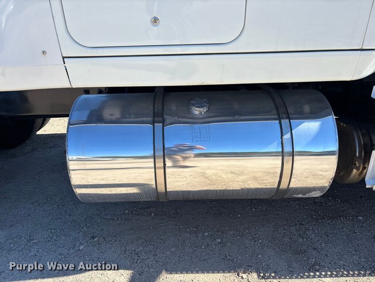 image for item EC3903 2020 International LT625 semi truck