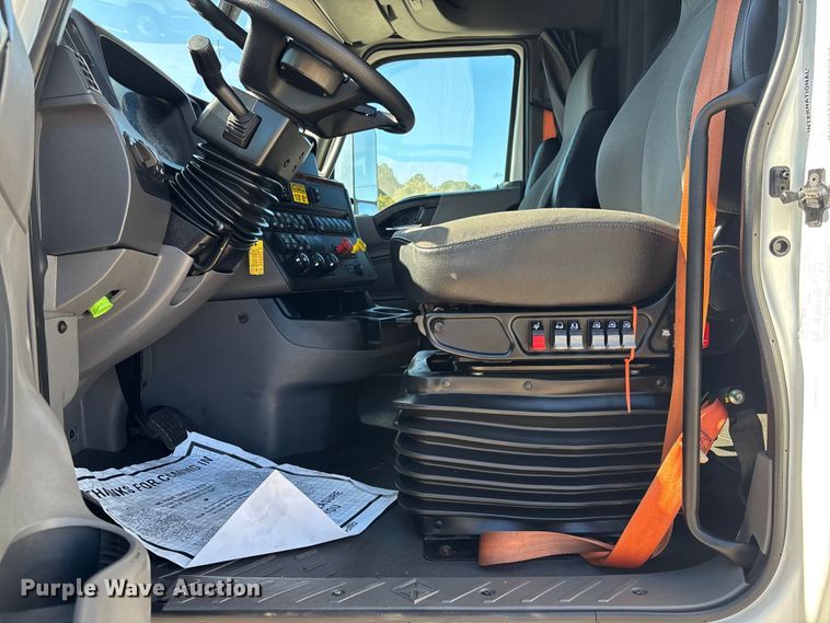 image for item EC3903 2020 International LT625 semi truck