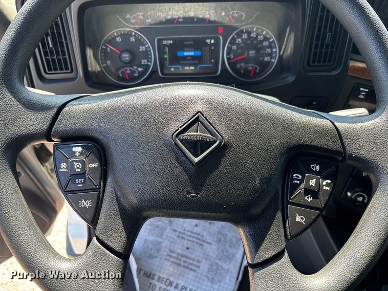 image for item EC3903 2020 International LT625 semi truck