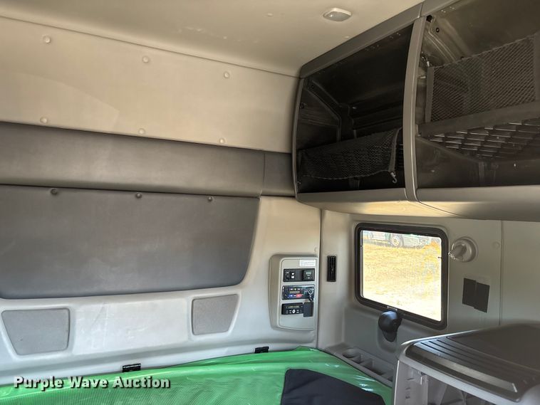 image for item EC3903 2020 International LT625 semi truck