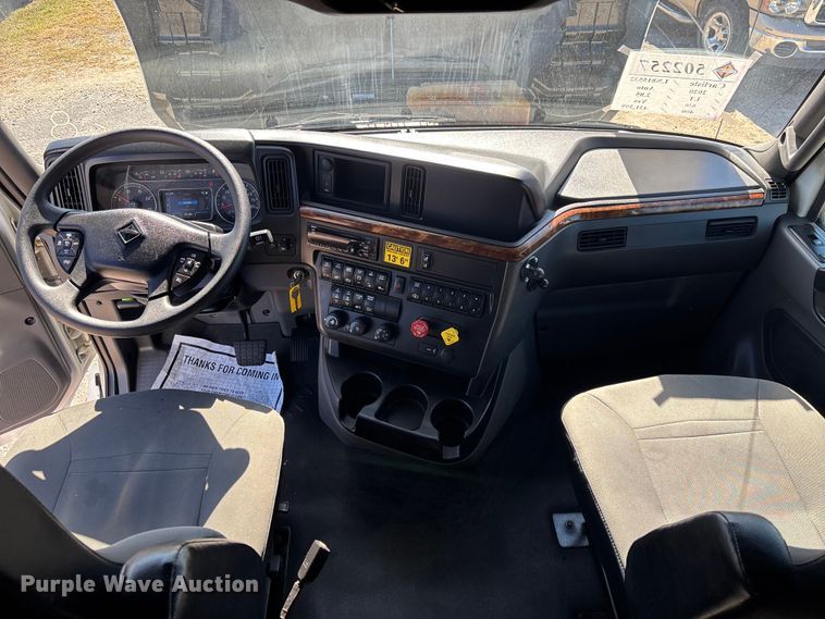 image for item EC3903 2020 International LT625 semi truck