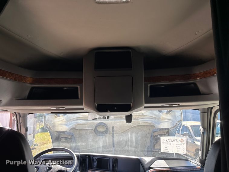 image for item EC3903 2020 International LT625 semi truck