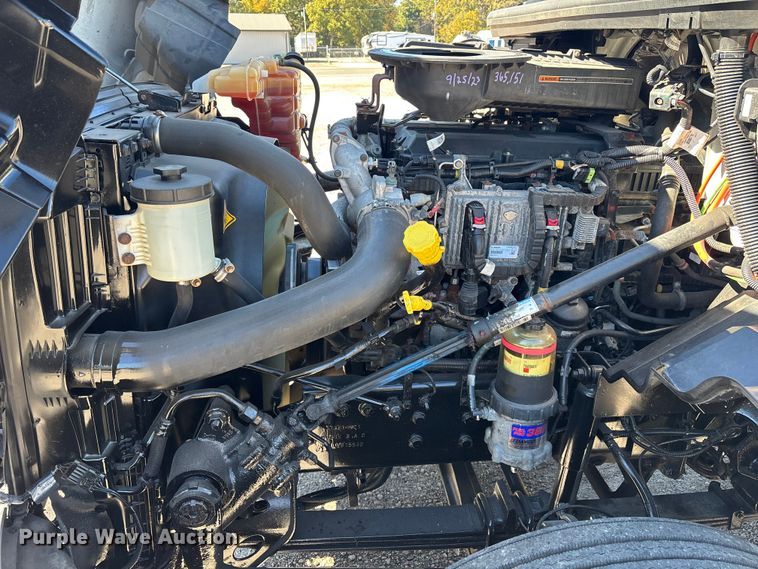 image for item EC3903 2020 International LT625 semi truck