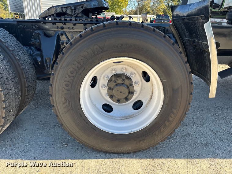 image for item EC3903 2020 International LT625 semi truck