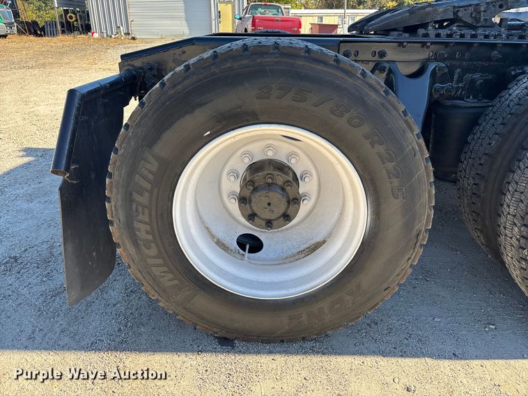 image for item EC3903 2020 International LT625 semi truck