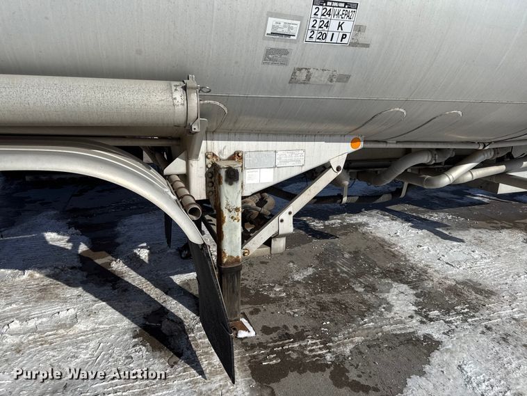 image for item EC4553 2005 Beall BAST-95-4-DC tank trailer