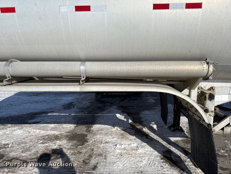 image for item EC4553 2005 Beall BAST-95-4-DC tank trailer
