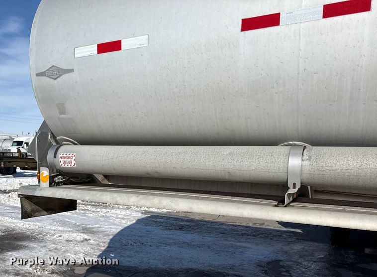 image for item EC4553 2005 Beall BAST-95-4-DC tank trailer