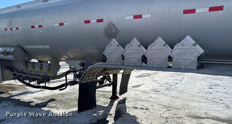 image for item EC4553 2005 Beall BAST-95-4-DC tank trailer