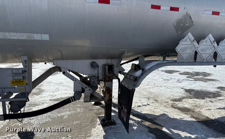 image for item EC4553 2005 Beall BAST-95-4-DC tank trailer