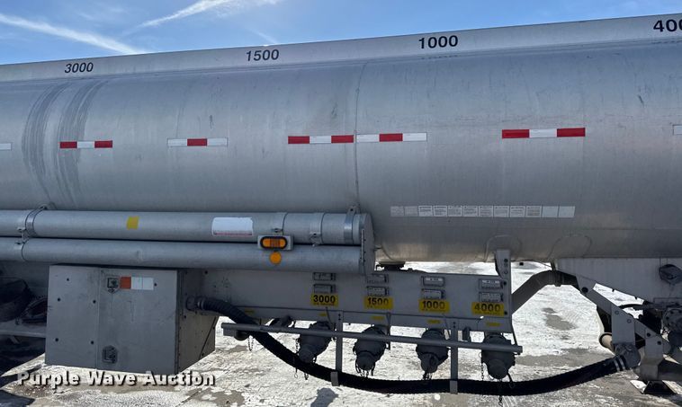 image for item EC4553 2005 Beall BAST-95-4-DC tank trailer