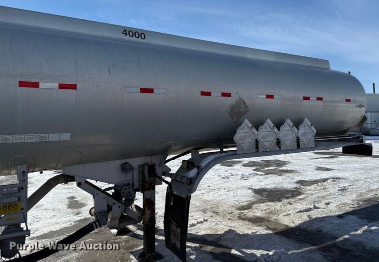 image for item EC4553 2005 Beall BAST-95-4-DC tank trailer