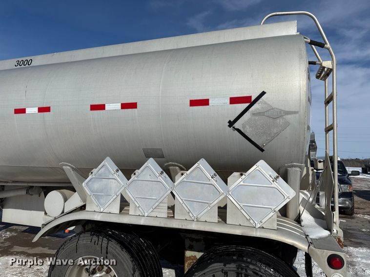 image for item EC4553 2005 Beall BAST-95-4-DC tank trailer