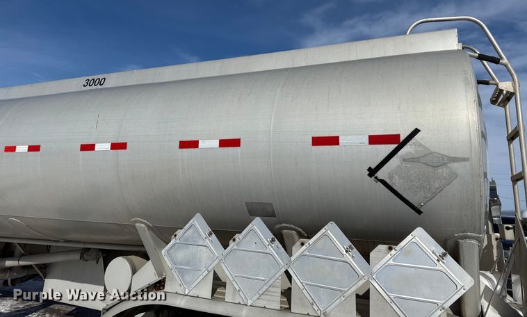 image for item EC4553 2005 Beall BAST-95-4-DC tank trailer