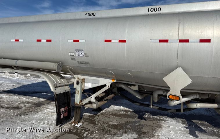 image for item EC4553 2005 Beall BAST-95-4-DC tank trailer