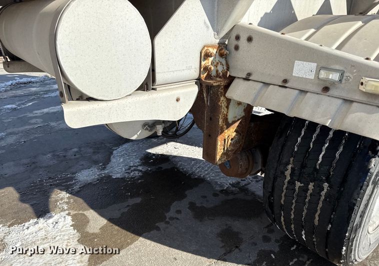 image for item EC4553 2005 Beall BAST-95-4-DC tank trailer