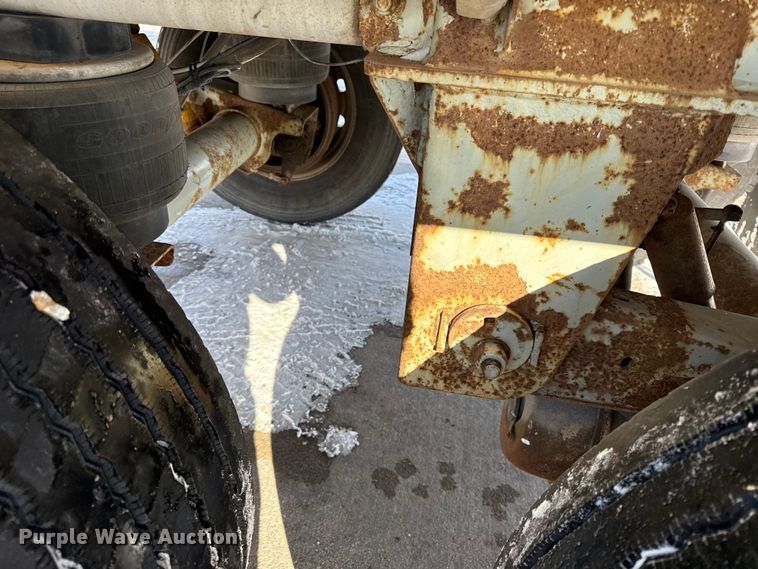 image for item EC4553 2005 Beall BAST-95-4-DC tank trailer