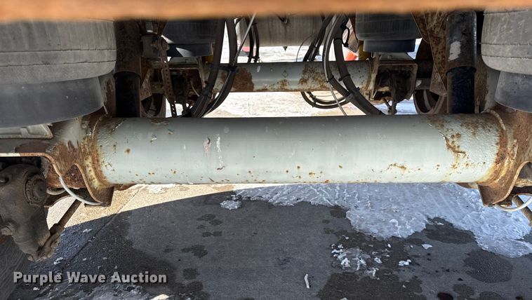 image for item EC4553 2005 Beall BAST-95-4-DC tank trailer