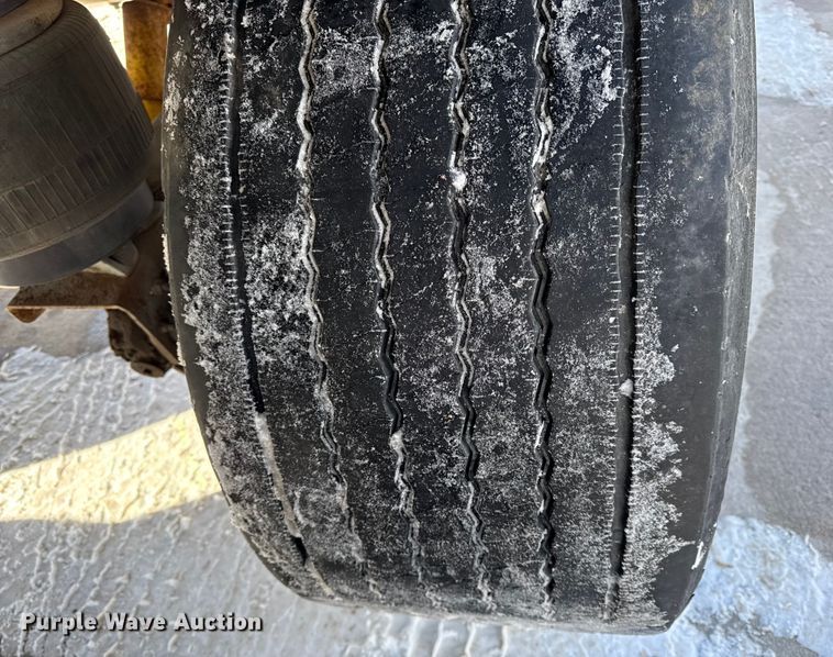 image for item EC4553 2005 Beall BAST-95-4-DC tank trailer