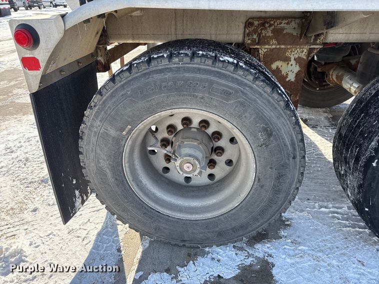 image for item EC4553 2005 Beall BAST-95-4-DC tank trailer