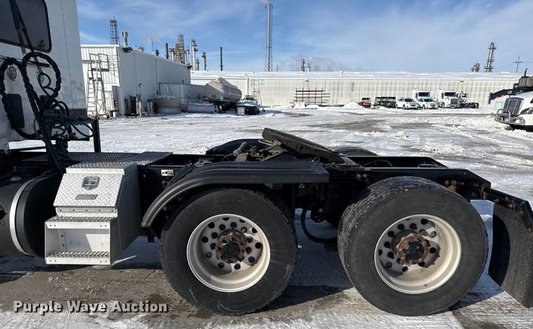 image for item EC4554 2016 Kenworth T800 semi truck