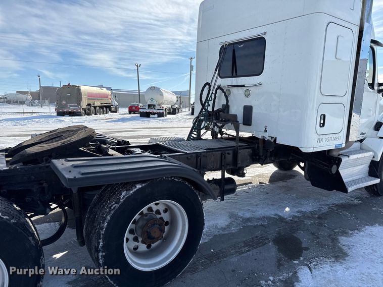 image for item EC4554 2016 Kenworth T800 semi truck