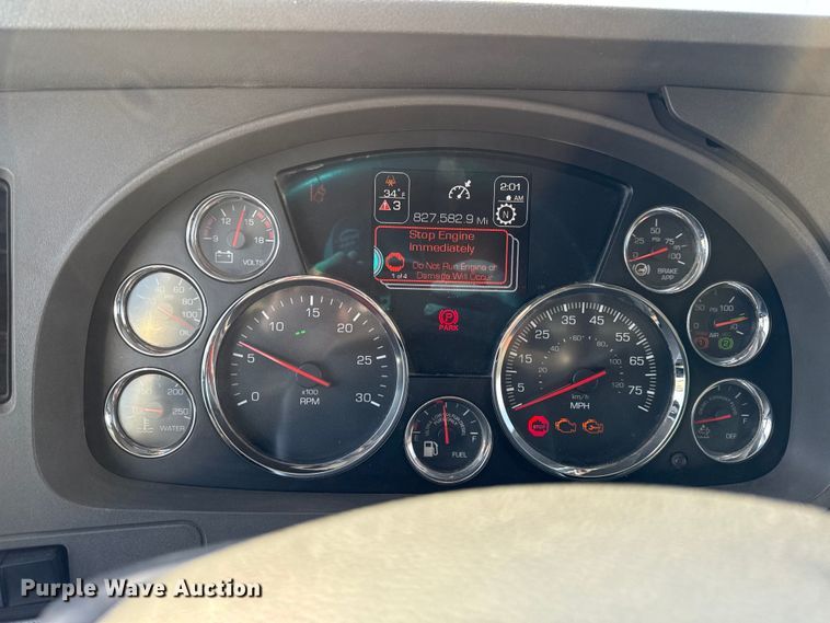 image for item EC4554 2016 Kenworth T800 semi truck