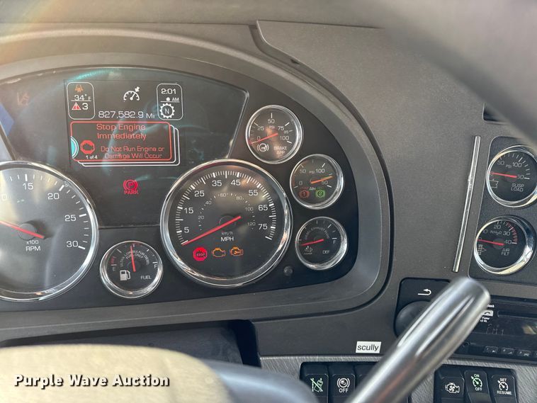 image for item EC4554 2016 Kenworth T800 semi truck