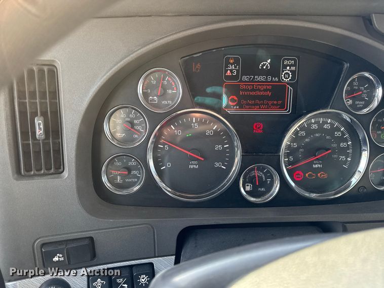 image for item EC4554 2016 Kenworth T800 semi truck