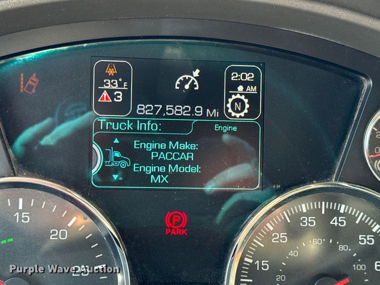 image for item EC4554 2016 Kenworth T800 semi truck