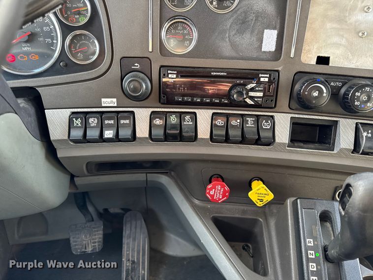 image for item EC4554 2016 Kenworth T800 semi truck