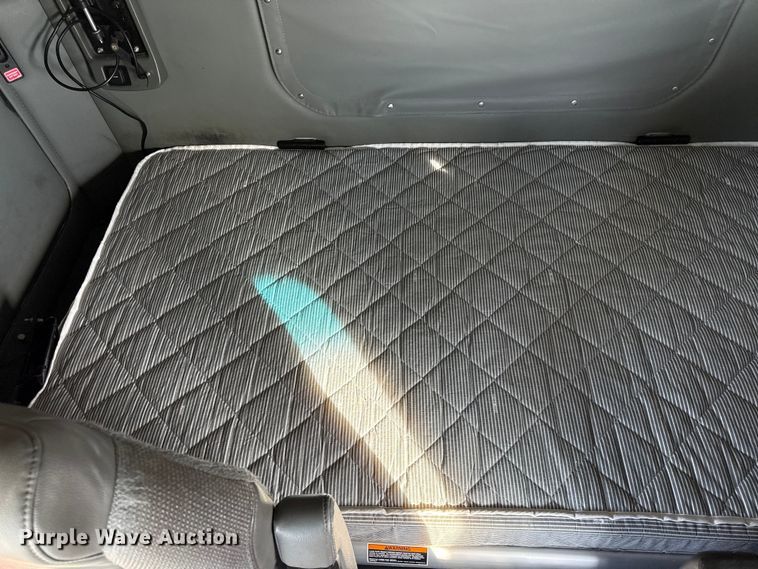 image for item EC4554 2016 Kenworth T800 semi truck