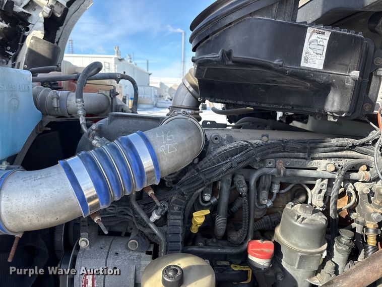 image for item EC4554 2016 Kenworth T800 semi truck