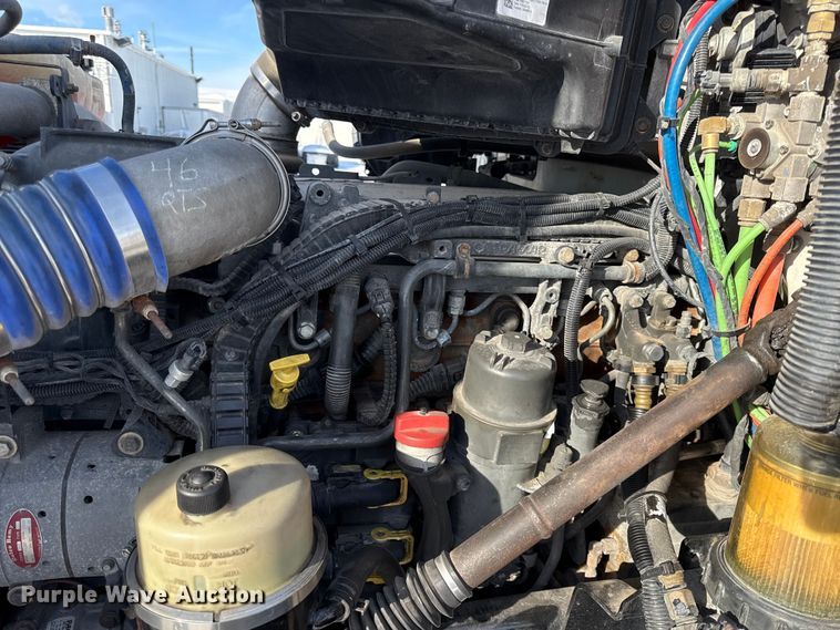 image for item EC4554 2016 Kenworth T800 semi truck