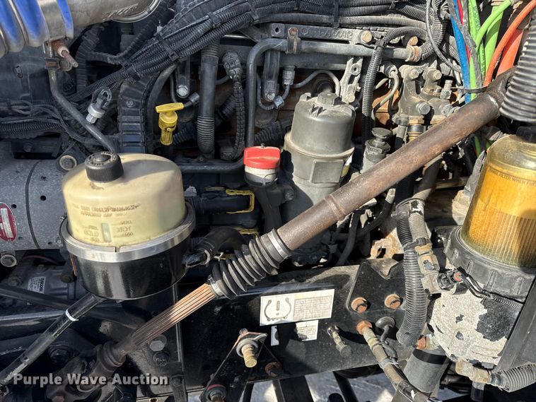 image for item EC4554 2016 Kenworth T800 semi truck