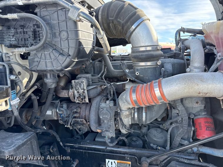 image for item EC4554 2016 Kenworth T800 semi truck