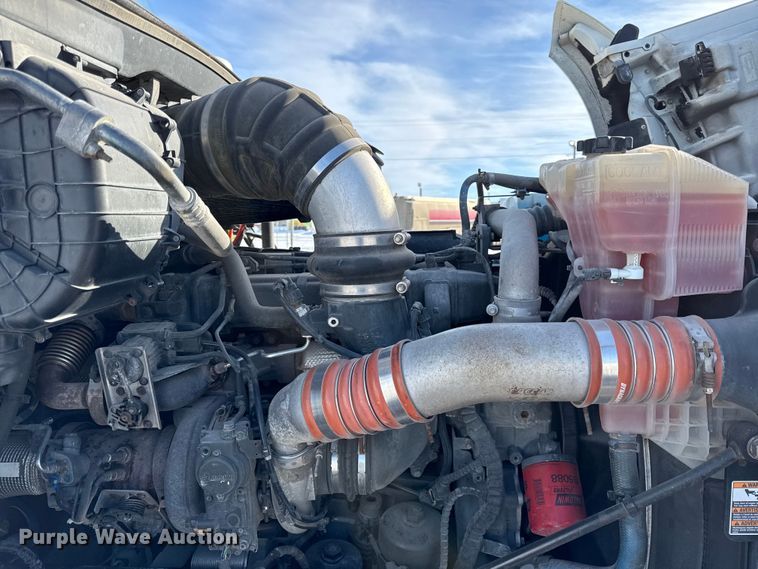 image for item EC4554 2016 Kenworth T800 semi truck